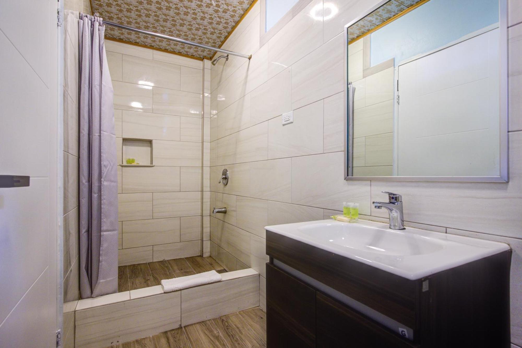 Airport Suites Hotel Piarco Exterior foto