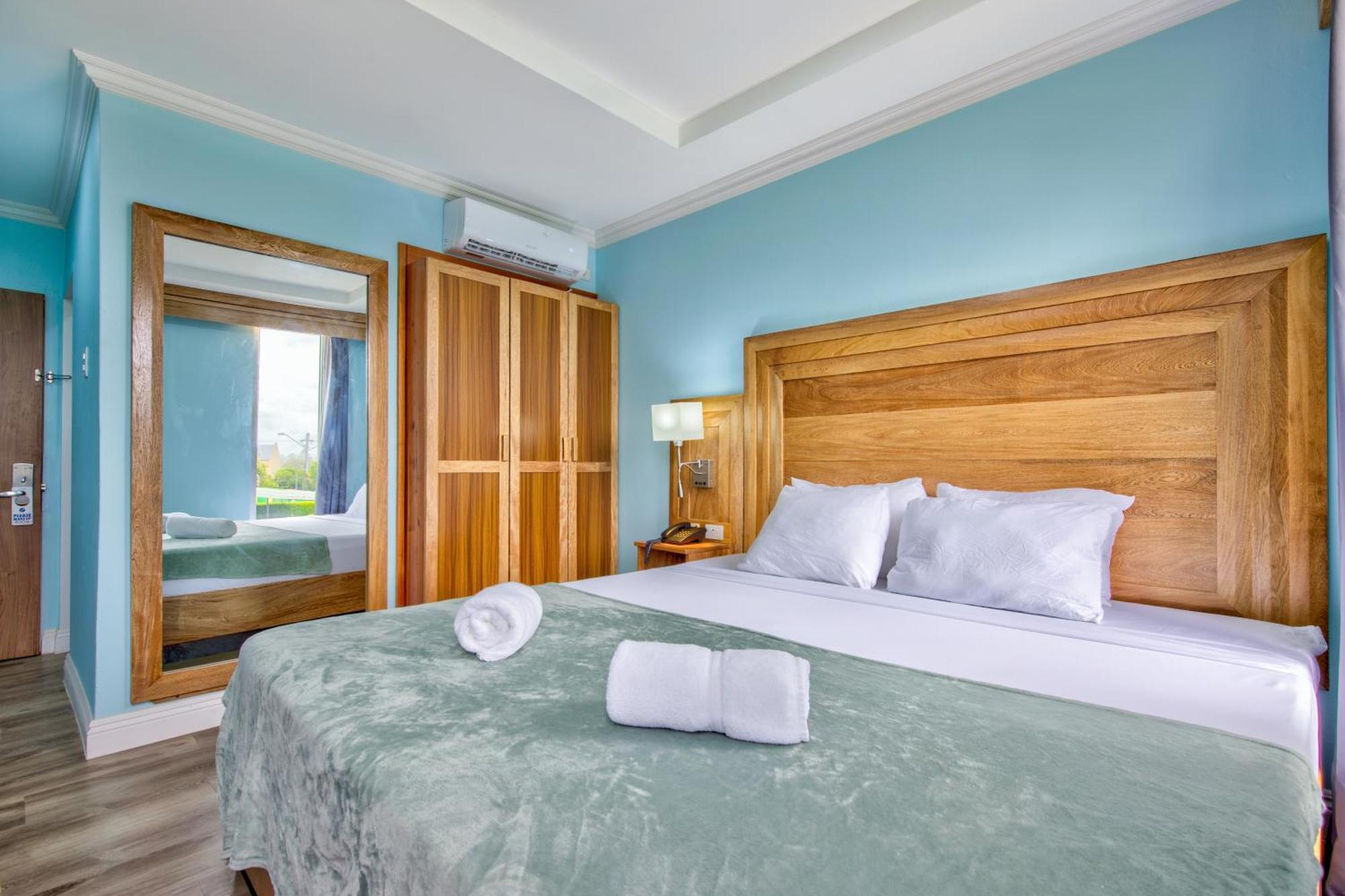 Airport Suites Hotel Piarco Exterior foto