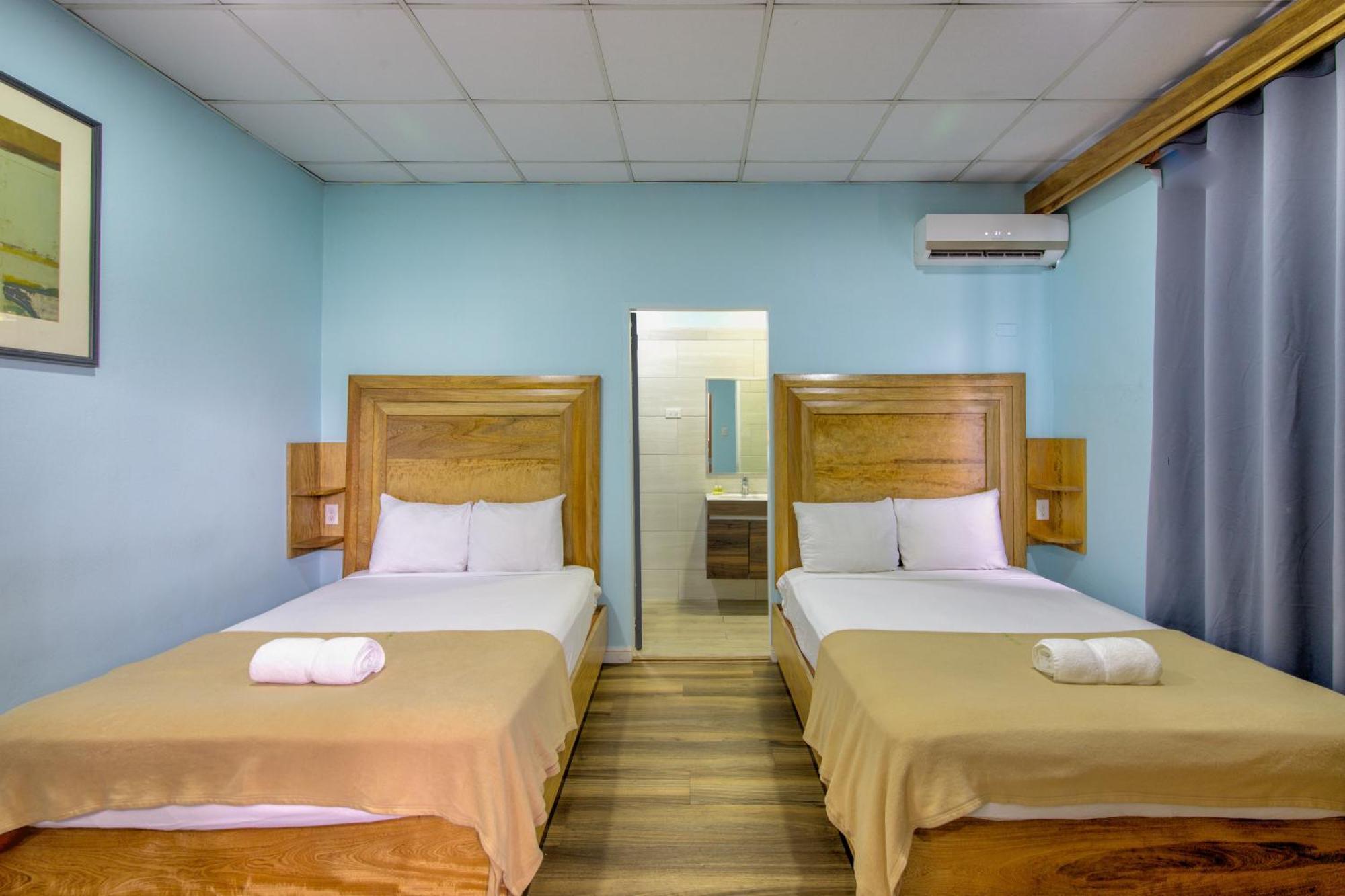 Airport Suites Hotel Piarco Exterior foto