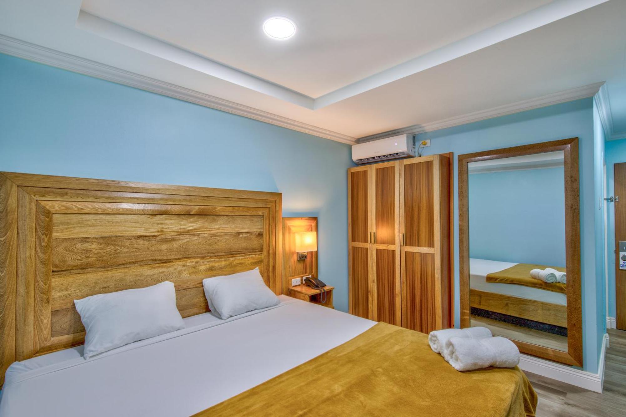 Airport Suites Hotel Piarco Exterior foto