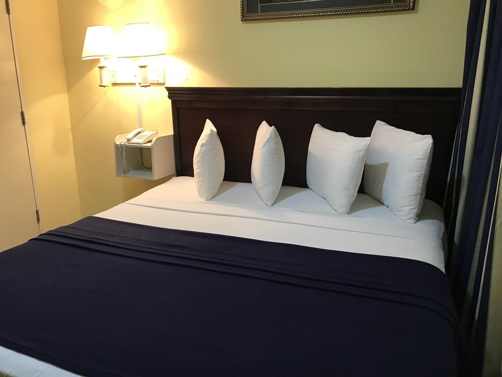 Airport Suites Hotel Piarco Exterior foto