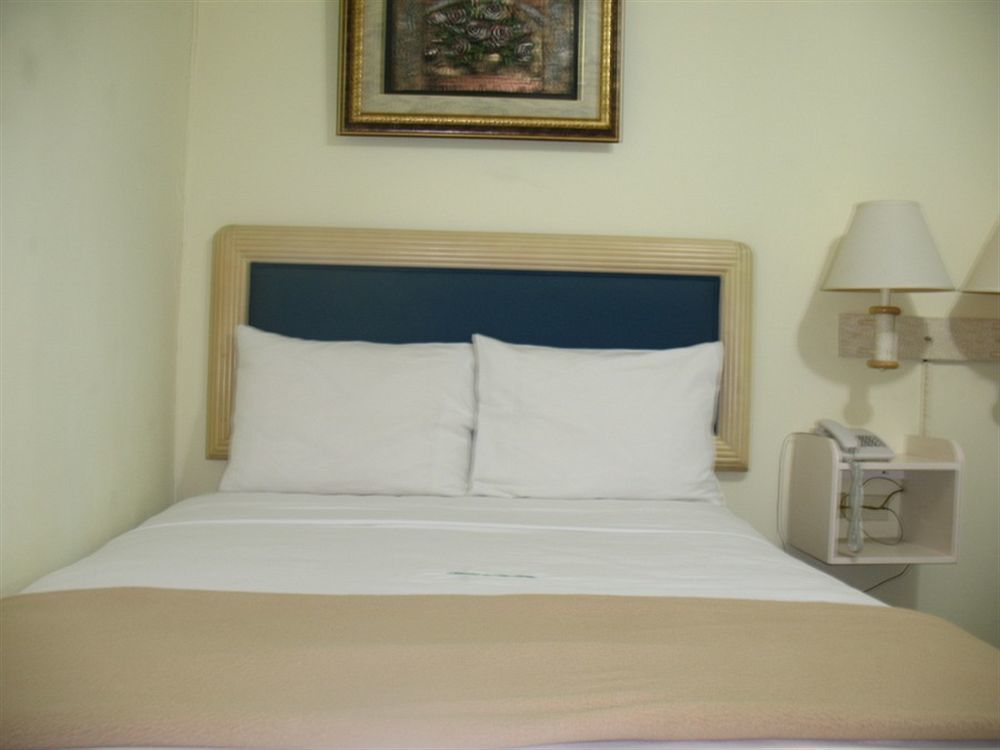 Airport Suites Hotel Piarco Exterior foto